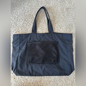 Lululemon Athletica Black Tote with Mesh Pocket, packable, snap close